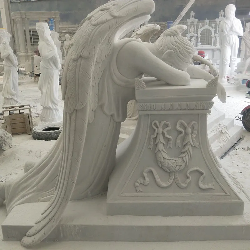 Sculpture funéraire de pierre tombale d'ange en marbre blanc