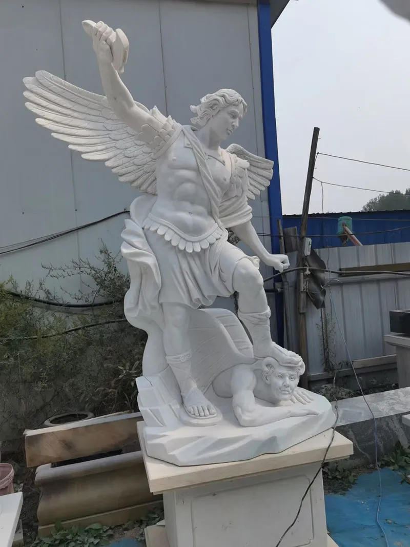 Grande sculpture d'ange de cimetière en marbre blanc