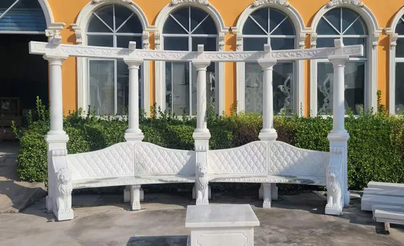 Grande sculpture d'ange de cimetière en marbre blanc
