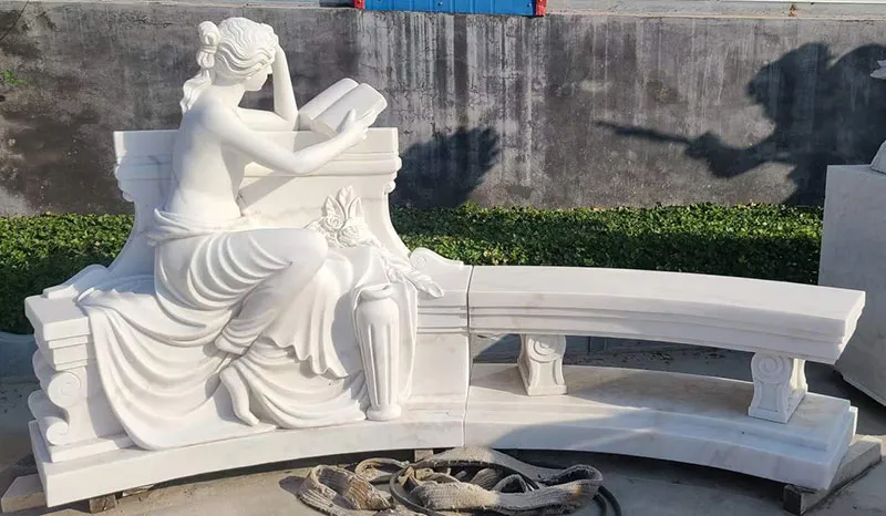 Grande sculpture d'ange de cimetière en marbre blanc