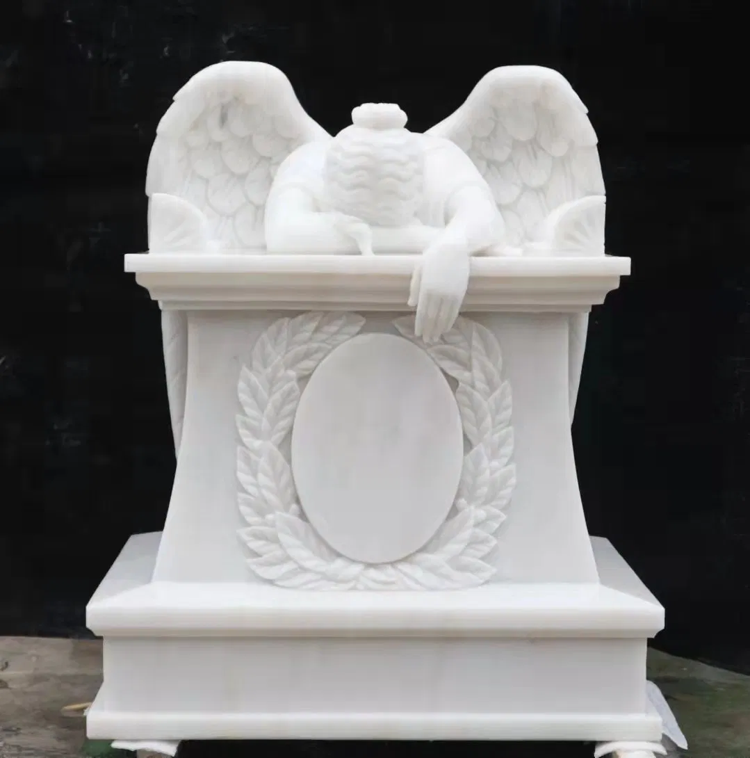 Sculpture funéraire de pierre tombale d'ange en marbre blanc